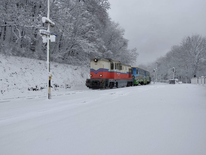 Szépjuhászné állomáson december 23-án a reggeli első vonatot friss hó fogadta.